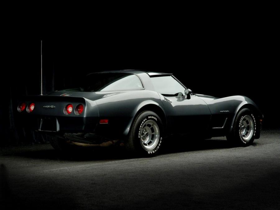  Chevrolet Corvette 1980 года  (фото 15 из 25)